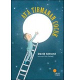 Ay'a Tırmanan Çocuk / David Almond